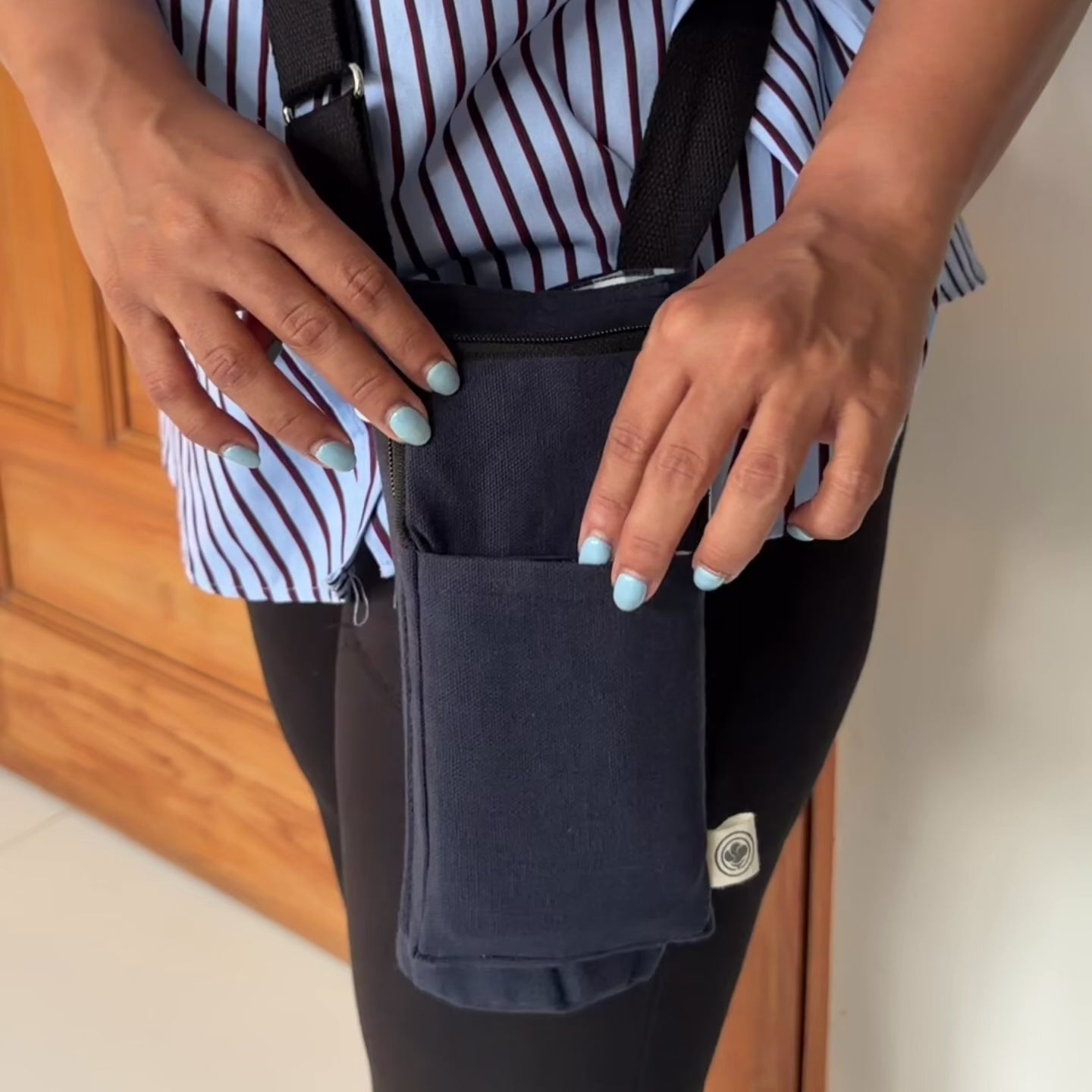 WATER BOTTLE SLING BAG